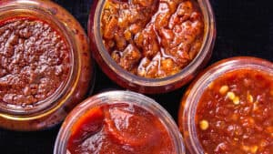 What is Difference Between Hot sauce and Red Chili Sauce